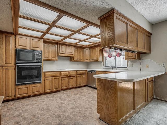 11220 NW 112th Street, Yukon, OK 73099