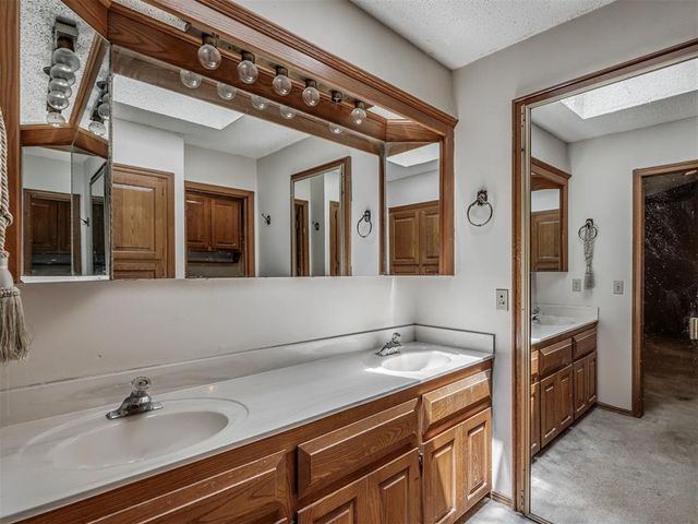 11220 NW 112th Street, Yukon, OK 73099