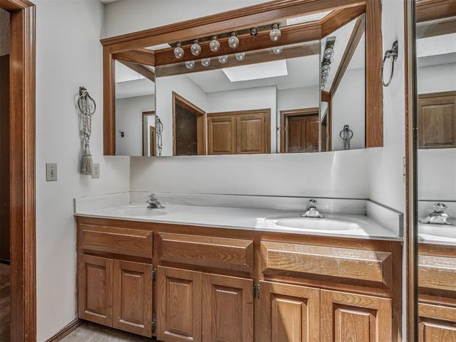 11220 NW 112th Street, Yukon, OK 73099