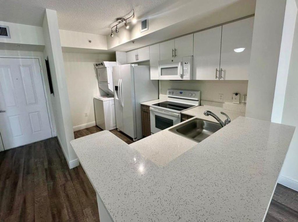 18335 NW 68 Avenue 245-616, Hialeah, FL 33015