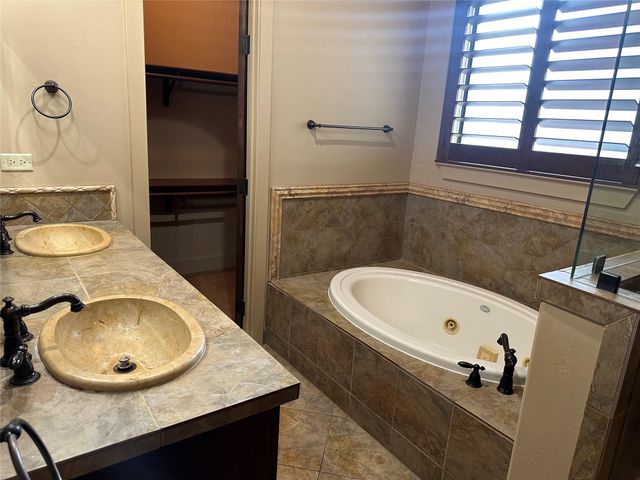 15216 Kevin LN, Austin, TX 78734