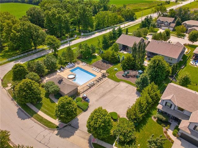 19329 Skyview Lane, Spring Hill, KS 66083