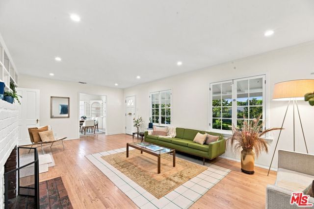 11363 Gladwin Street, Los Angeles, CA 90049