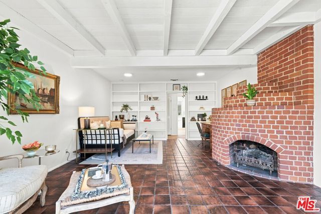 11363 Gladwin Street, Los Angeles, CA 90049