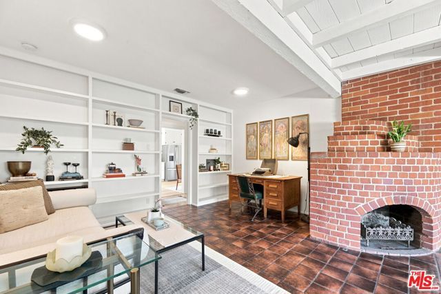 11363 Gladwin Street, Los Angeles, CA 90049
