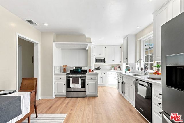 11363 Gladwin Street, Los Angeles, CA 90049