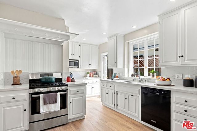11363 Gladwin Street, Los Angeles, CA 90049