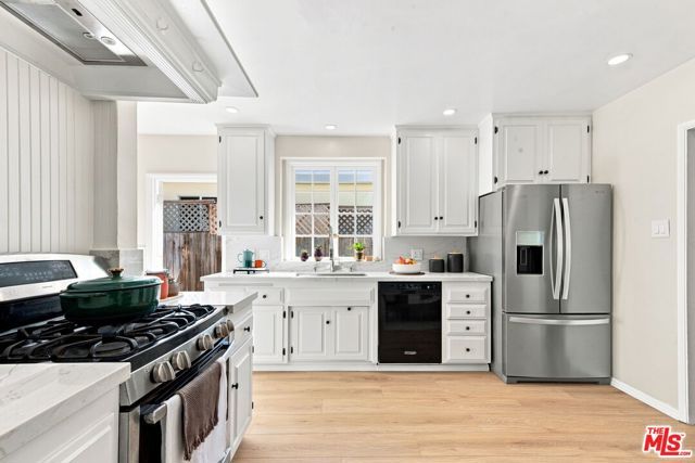 11363 Gladwin Street, Los Angeles, CA 90049
