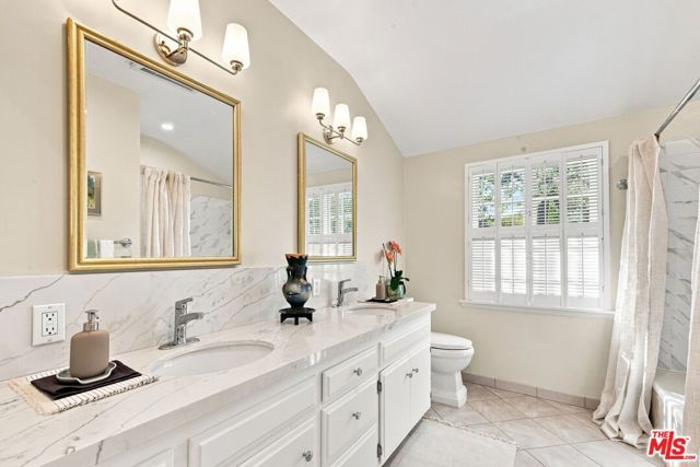 11363 Gladwin Street, Los Angeles, CA 90049