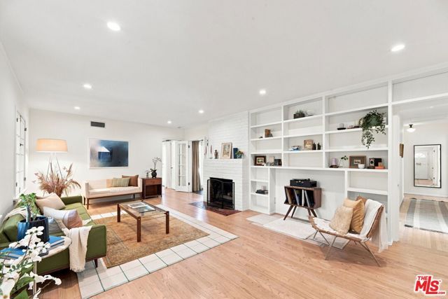 11363 Gladwin Street, Los Angeles, CA 90049