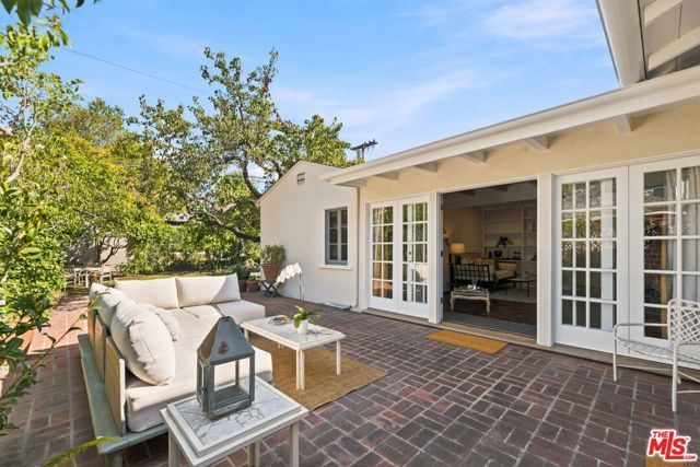 11363 Gladwin Street, Los Angeles, CA 90049