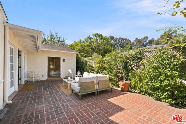 11363 Gladwin Street, Los Angeles, CA 90049