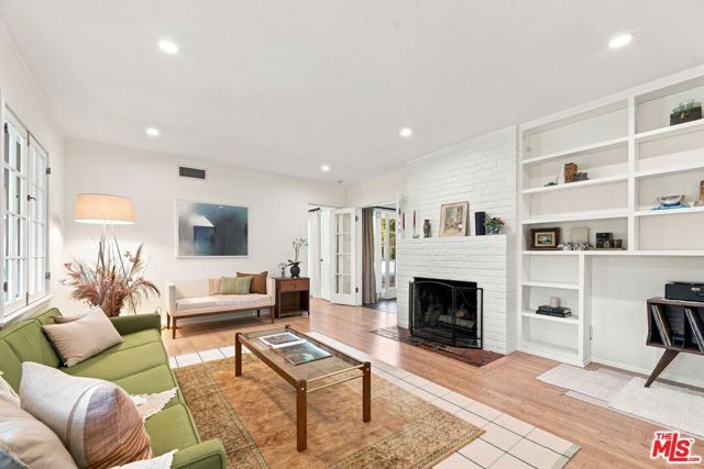 11363 Gladwin Street, Los Angeles, CA 90049
