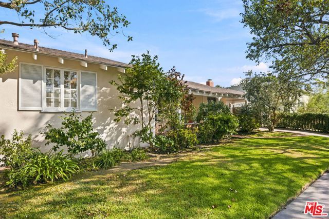 11363 Gladwin Street, Los Angeles, CA 90049