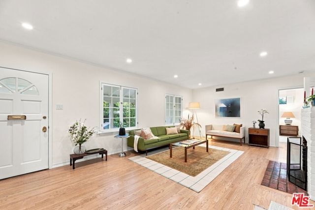 11363 Gladwin Street, Los Angeles, CA 90049