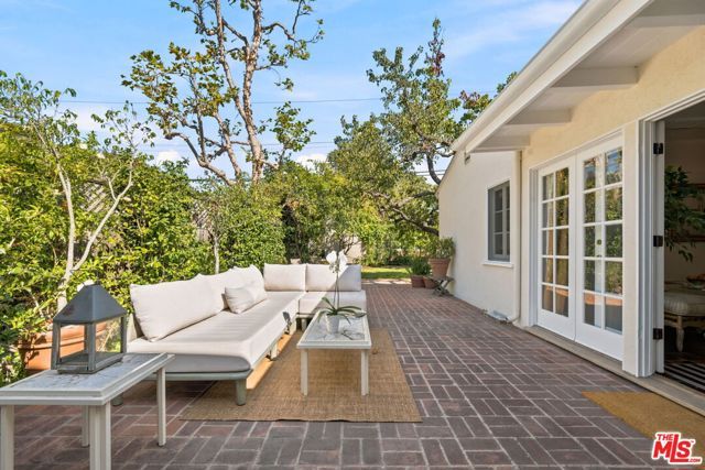 11363 Gladwin Street, Los Angeles, CA 90049