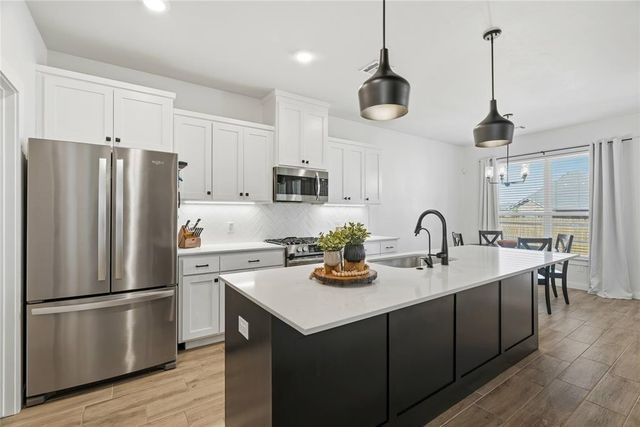 9909 Glover River Drive, Yukon, OK 73099