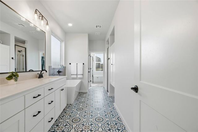 9909 Glover River Drive, Yukon, OK 73099