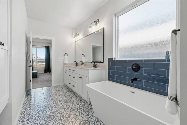 9909 Glover River Drive, Yukon, OK 73099