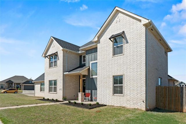 9909 Glover River Drive, Yukon, OK 73099