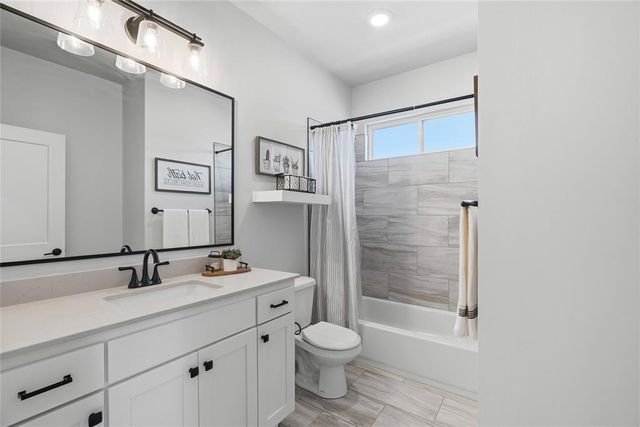 9909 Glover River Drive, Yukon, OK 73099