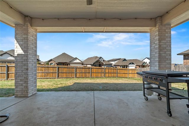 9909 Glover River Drive, Yukon, OK 73099