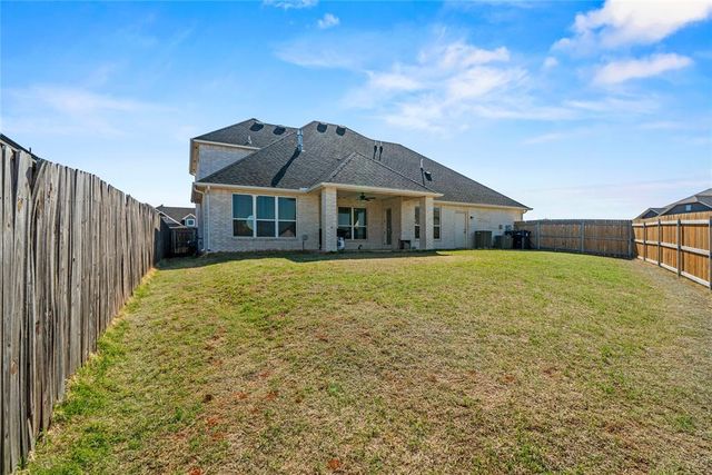 9909 Glover River Drive, Yukon, OK 73099