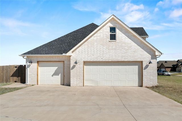 9909 Glover River Drive, Yukon, OK 73099