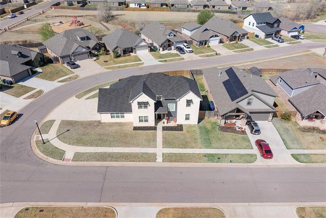 9909 Glover River Drive, Yukon, OK 73099