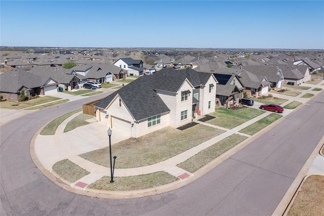 9909 Glover River Drive, Yukon, OK 73099