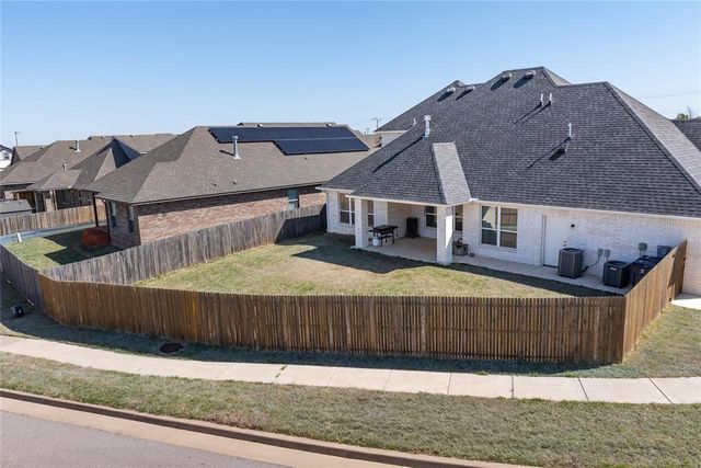 9909 Glover River Drive, Yukon, OK 73099