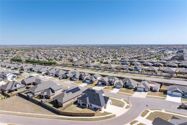 9909 Glover River Drive, Yukon, OK 73099