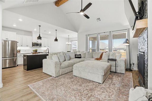 9909 Glover River Drive, Yukon, OK 73099