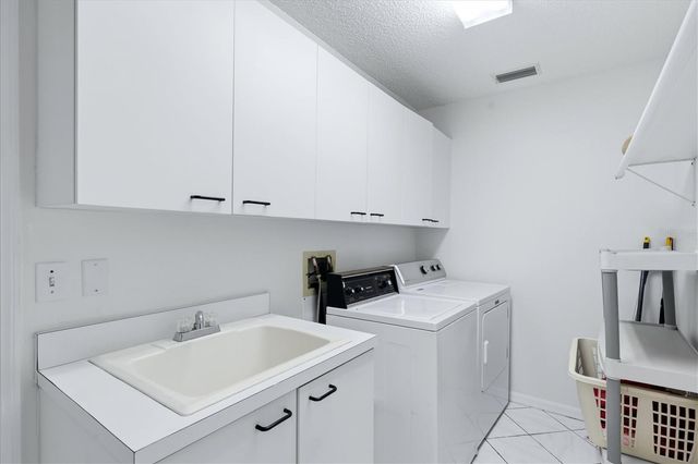 3510 CRYSTAL LAKES COURT, Sarasota, FL 34235