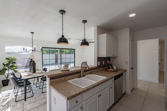 5248 N 102ND Avenue, Glendale, AZ 85307