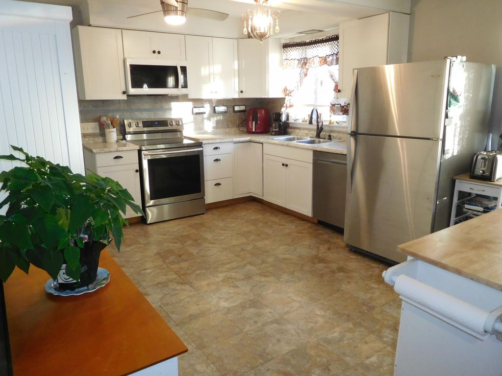 18 Richmond Avenue, Lewiston, ME 04240 — photo 2