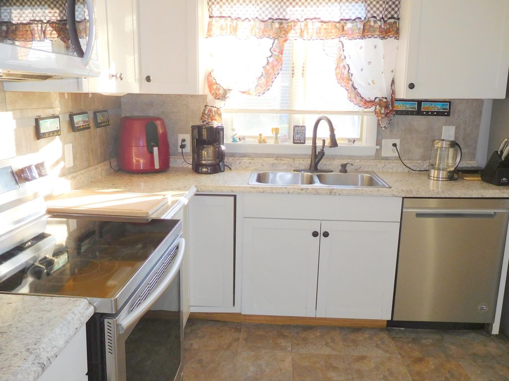 18 Richmond Avenue, Lewiston, ME 04240 — photo 3