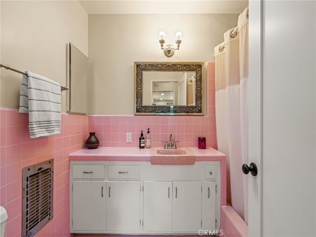 3042 E 3rd Street 2, Long Beach, CA 90814