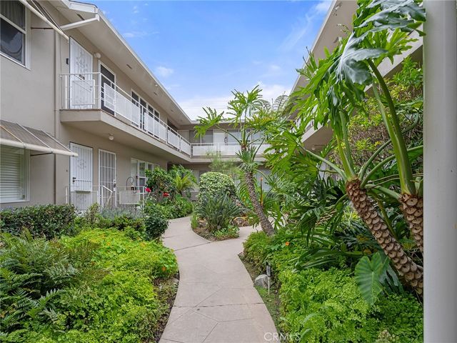 3042 E 3rd Street 2, Long Beach, CA 90814