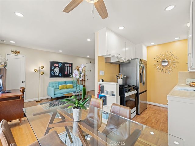 3042 E 3rd Street 2, Long Beach, CA 90814