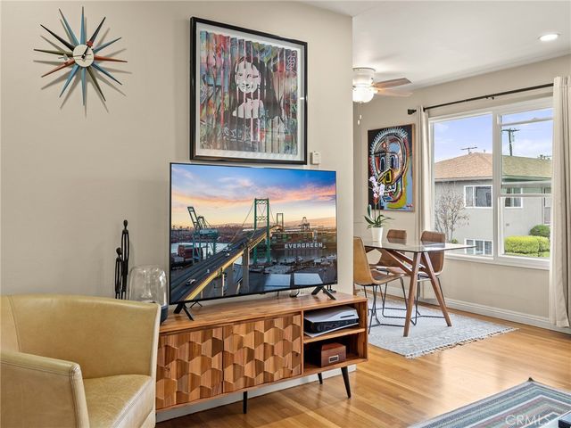 3042 E 3rd Street 2, Long Beach, CA 90814
