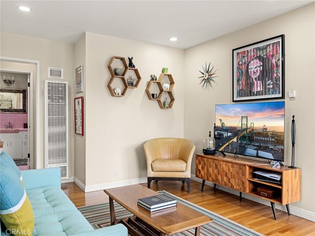 3042 E 3rd Street 2, Long Beach, CA 90814