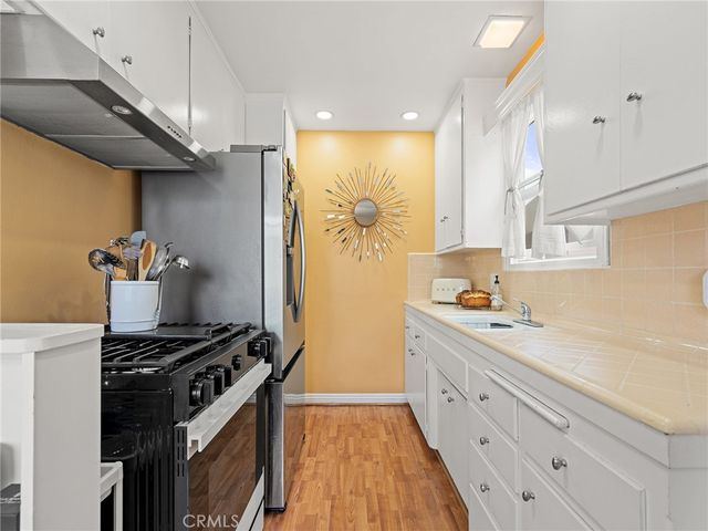 3042 E 3rd Street 2, Long Beach, CA 90814