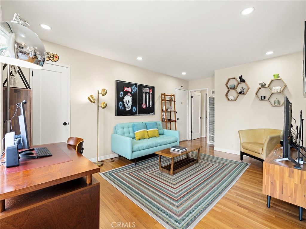 3042 E 3rd Street 2, Long Beach, CA 90814