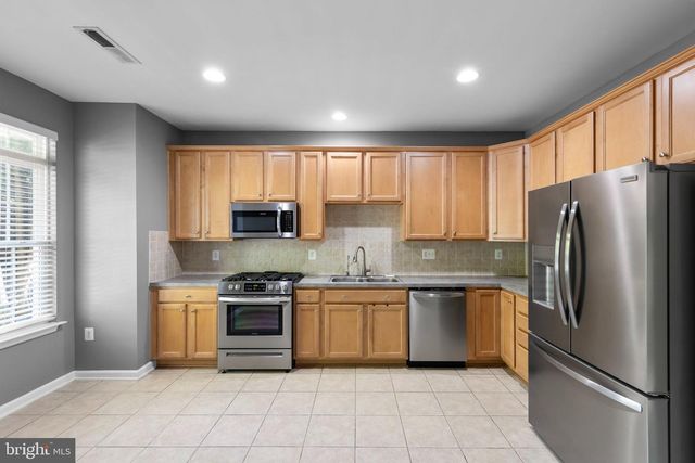402 QUINTON OAKS CIR, Stephens City, VA 22655