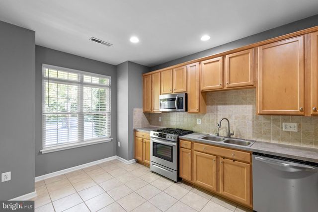 402 QUINTON OAKS CIR, Stephens City, VA 22655