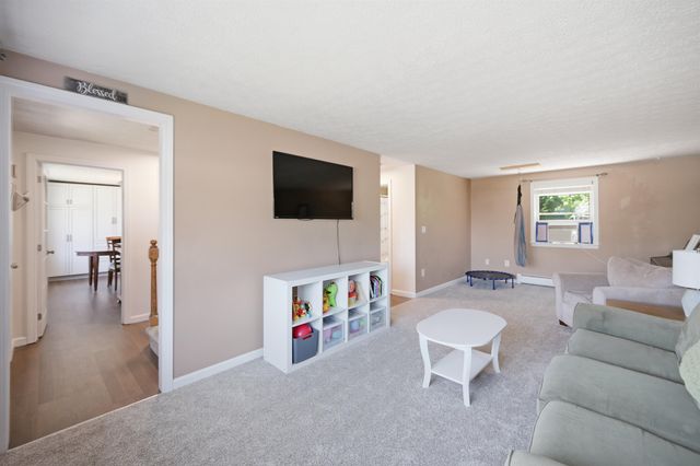 235 Patricia Lane, Manchester, NH 03104