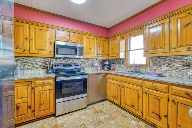 177 Rubin Thorne Rd, Campobello, SC 29322