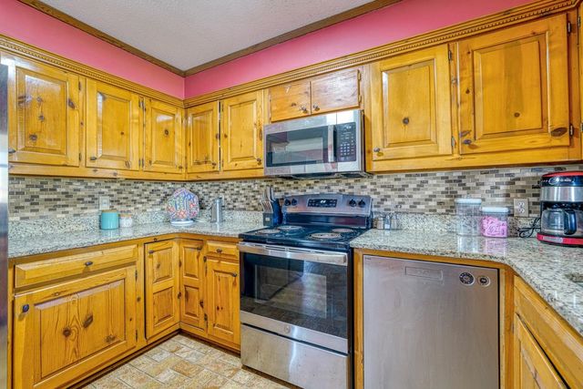 177 Rubin Thorne Rd, Campobello, SC 29322