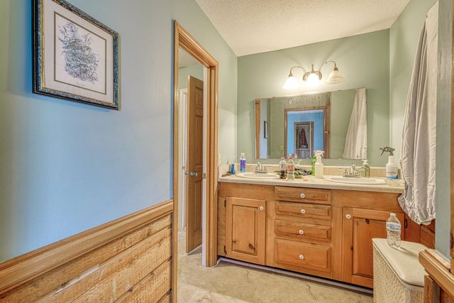 177 Rubin Thorne Rd, Campobello, SC 29322